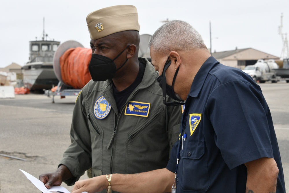 REGCOM, Rear Adm. Stephen visits Port Hueneme