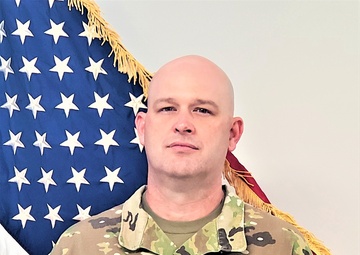 AR Engineer NCO receives DoD Cyber Scholarship