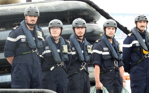 FNS Amethyste (S605) visits Naval Submarine Base New London