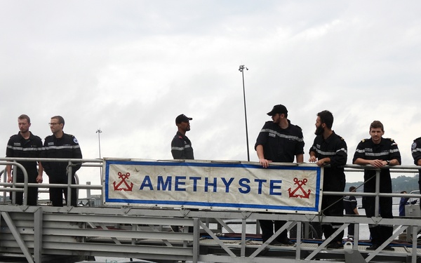 FNS Amethyste (S605) visits Naval Submarine Base New London
