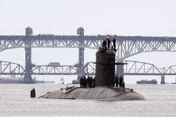 FNS Amethyste (S605) visits Naval Submarine Base New London