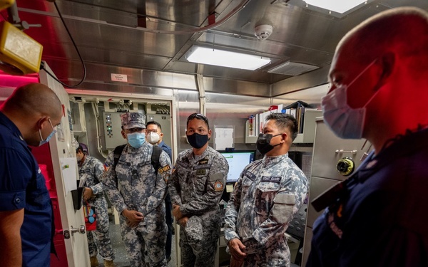 U.S. Coast Guard trains with Philippine maritime agencies