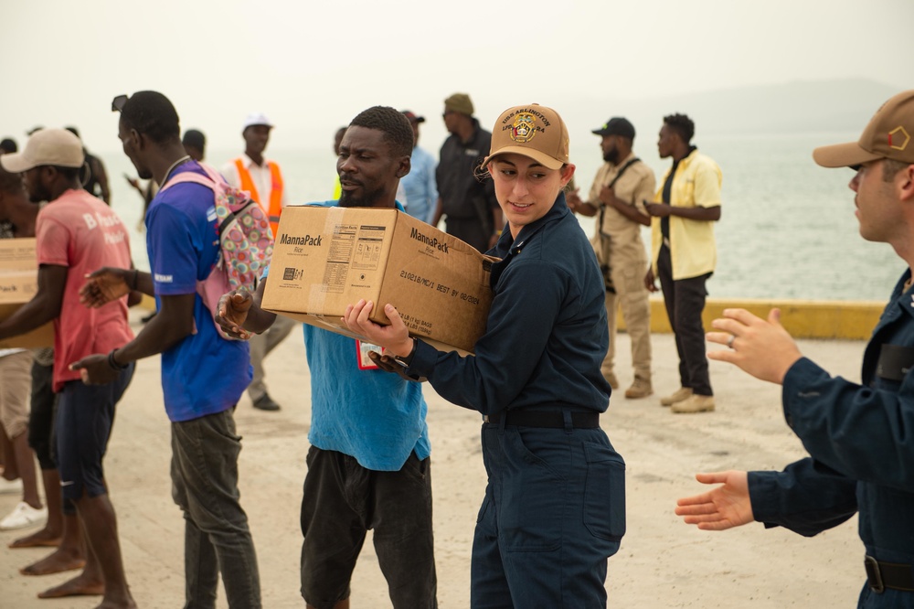 USS Arlington Sailors And Marines Deliver Aid To Jeremie