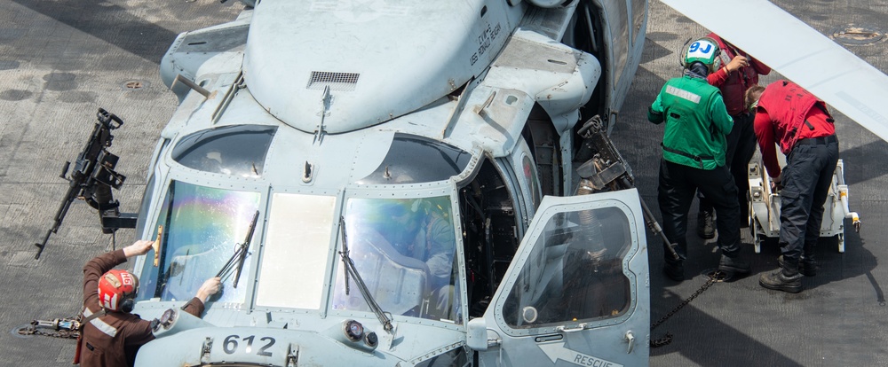 USS Ronald Reagan (CVN 76) Flight Deck