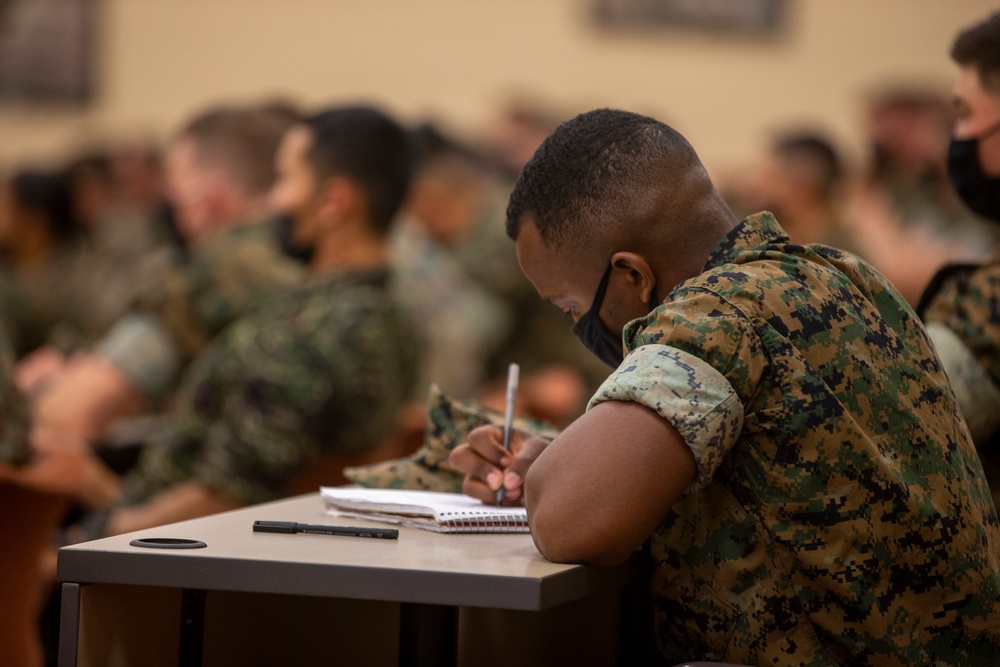 Top enlisted Marine speaks to lieutenants at The Basic School