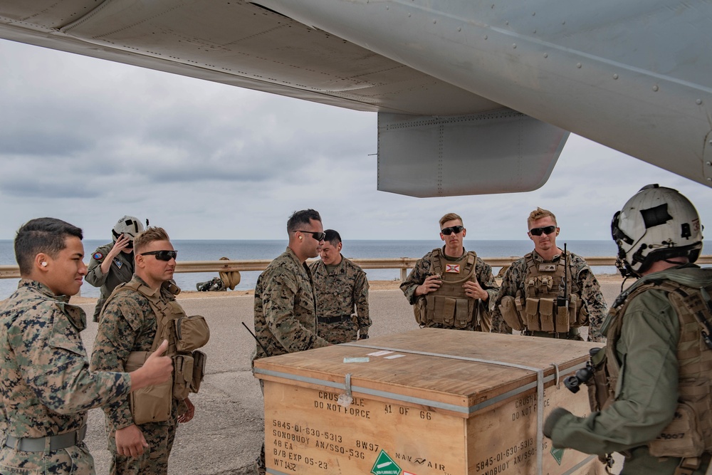 DVIDS Images Sailors and Marines Train Together [Image 2 of 5]