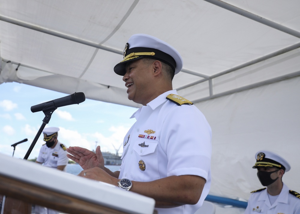 USS Oklahoma City Conducts Change of Command Ceremony