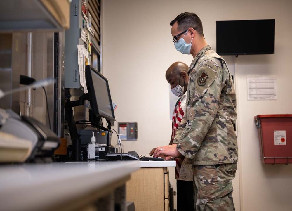 18th MDSS pharmacy flight keeps Kadena
