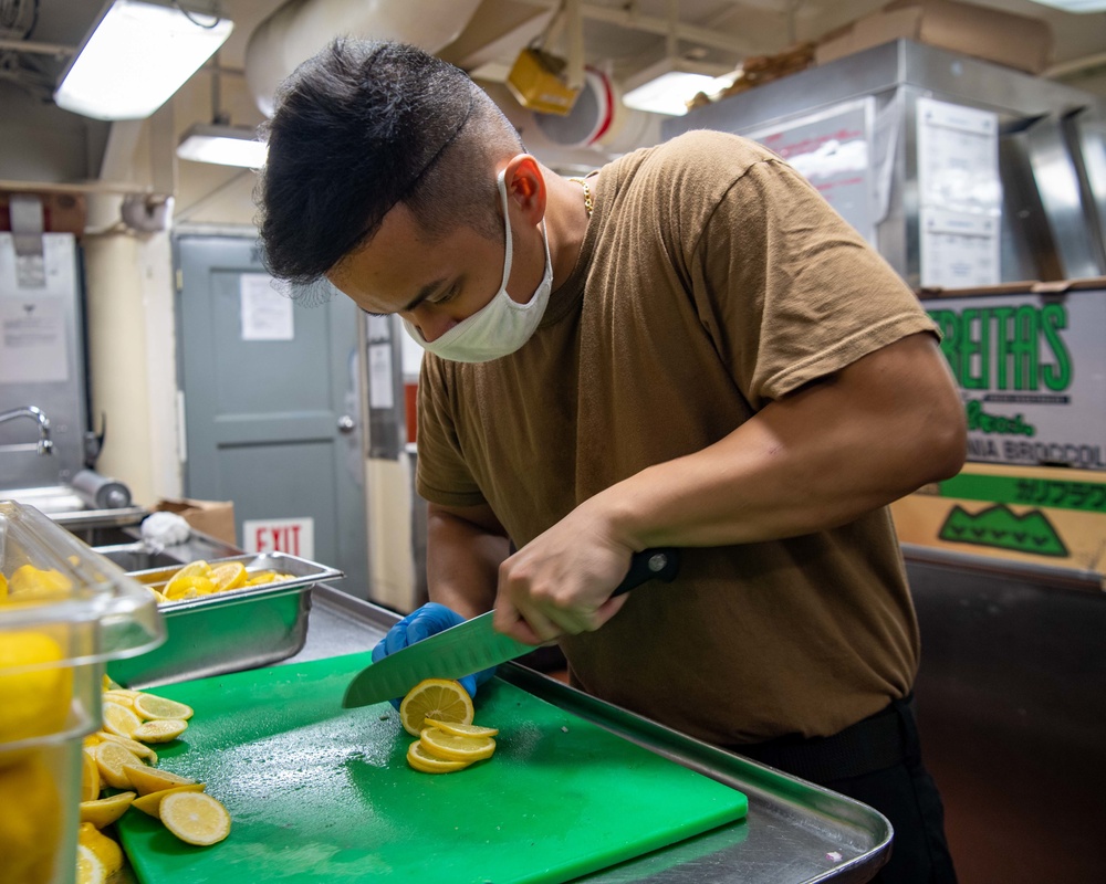 USS Carl Vinson (CVN 70) Sailor Prepares Food