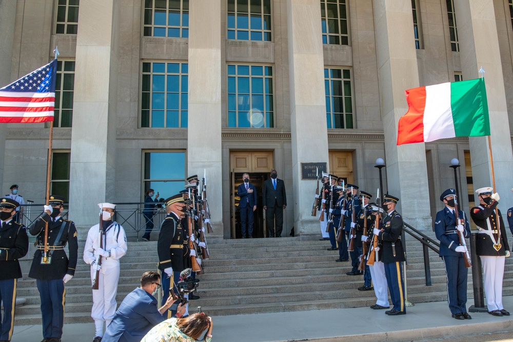 Secretary Austin host Italian Minister of Defense Lorenzo Guerini