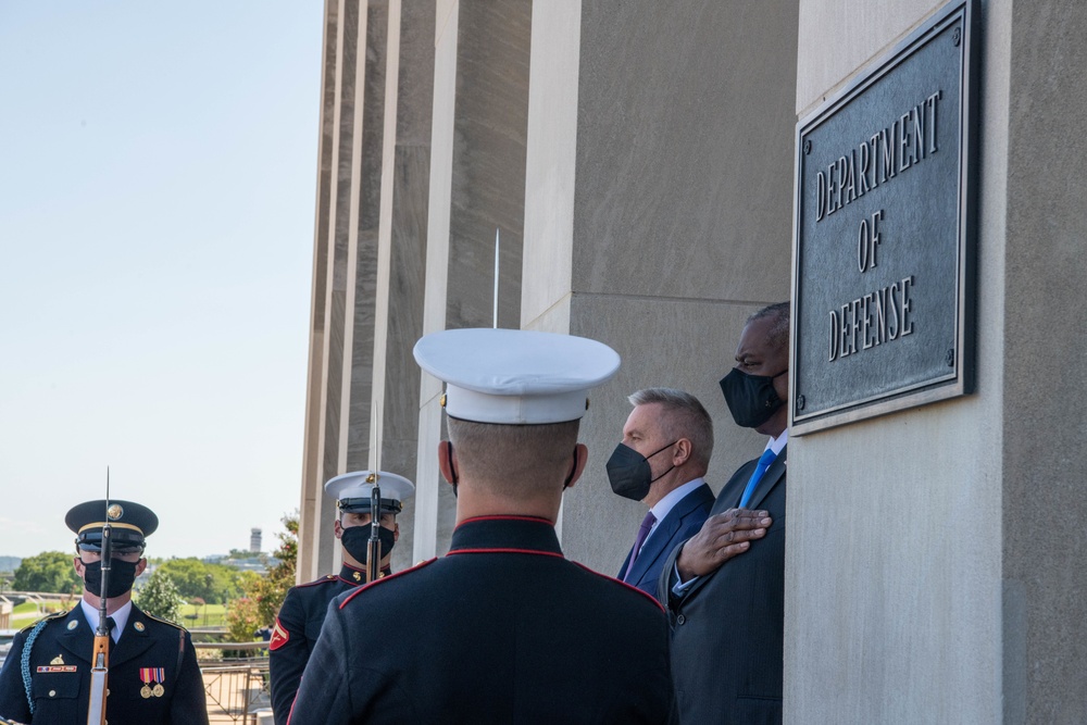 Secretary Austin host Italian Minister of Defense Lorenzo Guerini