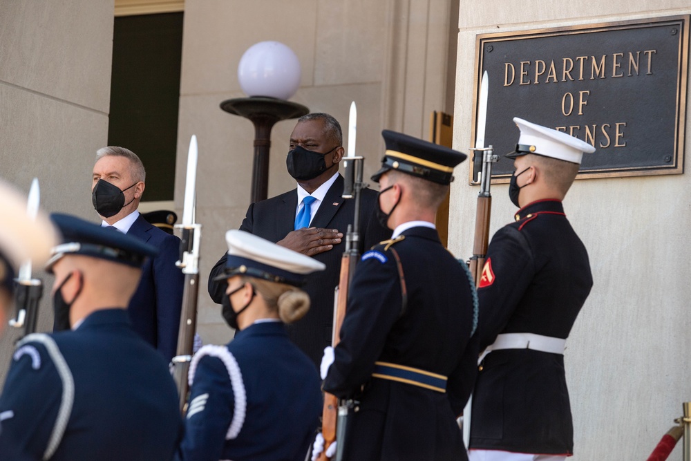 Secretary Austin host Italian Minister of Defense Lorenzo Guerini