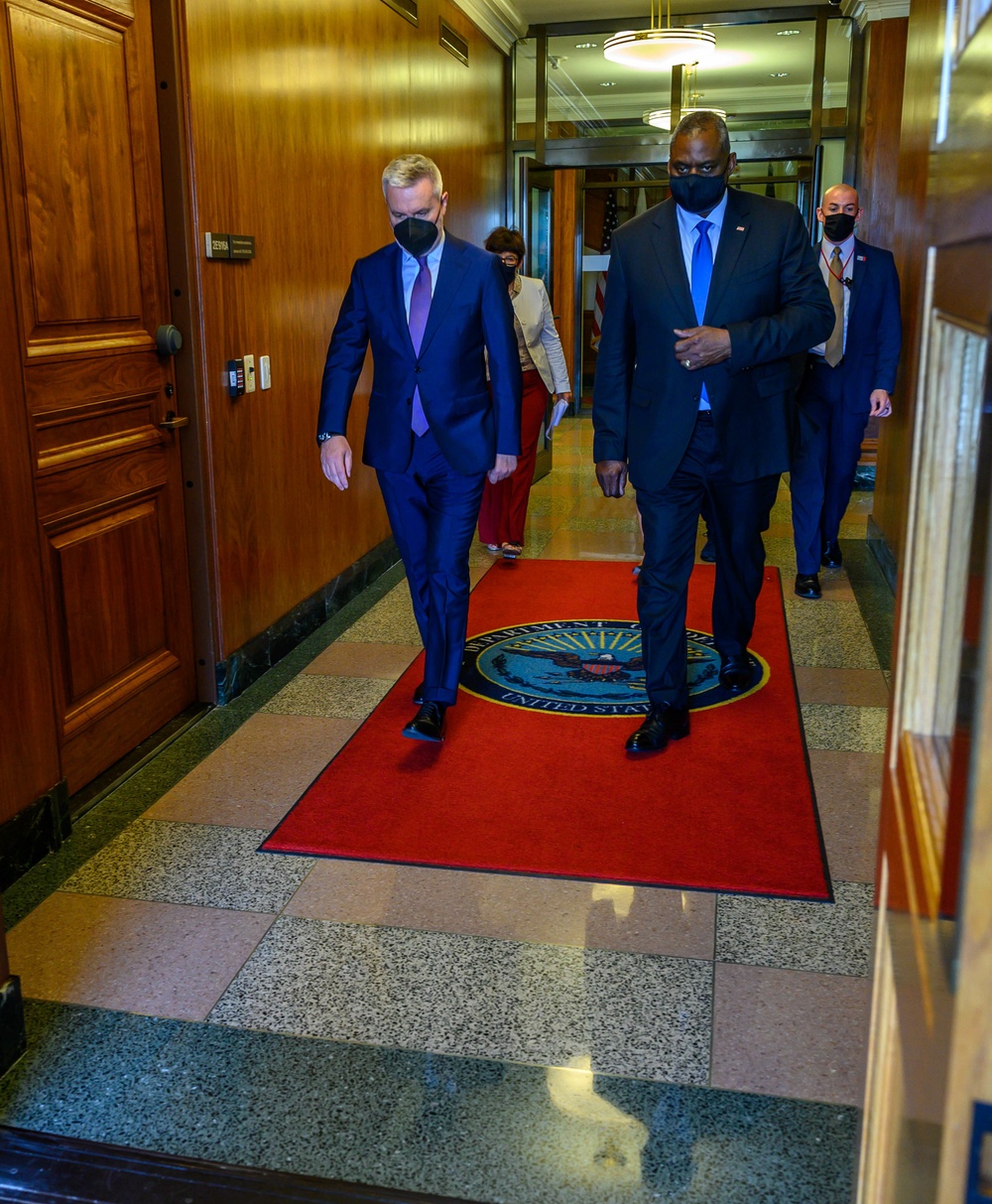 Secretary Austin host Italian Minister of Defense Lorenzo Guerini