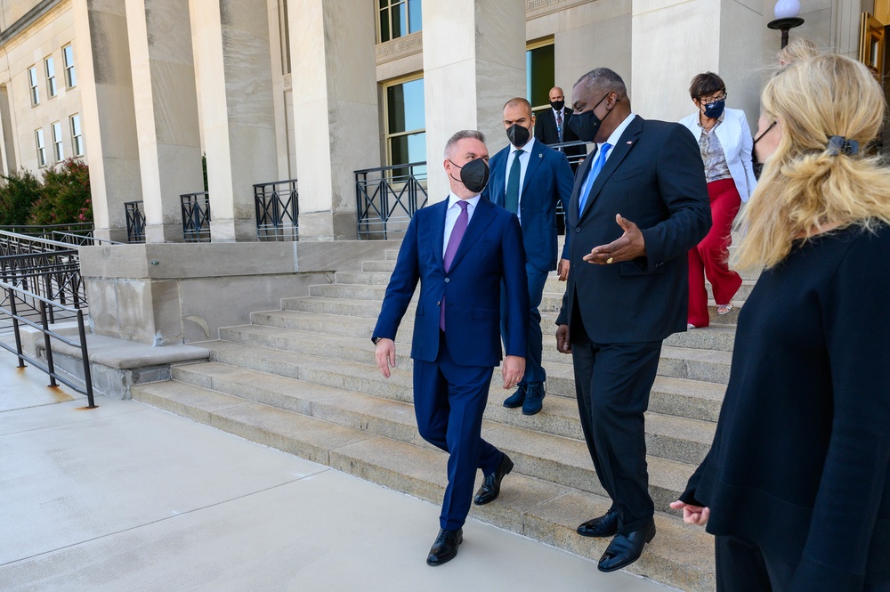 Secretary Austin host Italian Minister of Defense Lorenzo Guerini