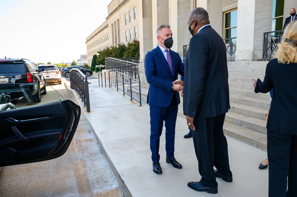 Secretary Austin host Italian Minister of Defense Lorenzo Guerini