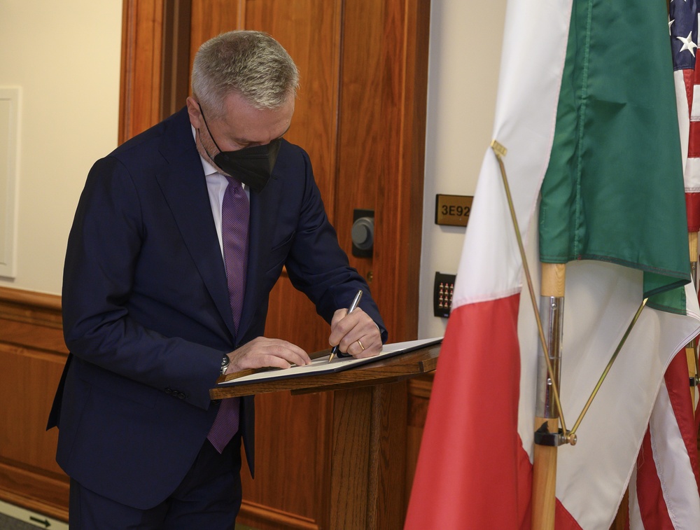 Secretary Austin host Italian Minister of Defense Lorenzo Guerini