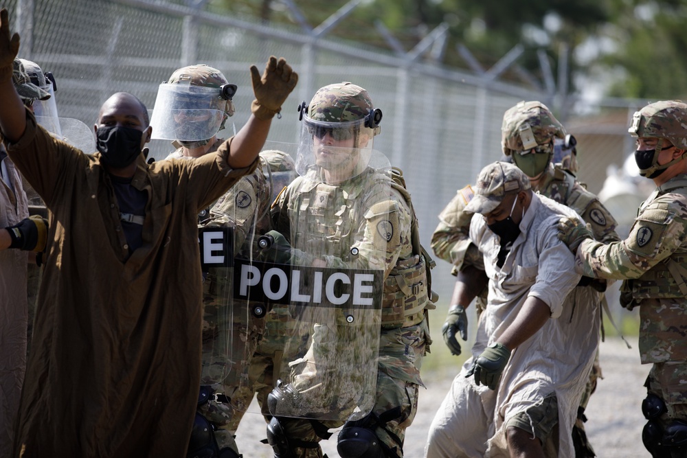 447th MPs Conduct Displaced Civilians Training
