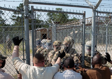 447th MPs Conduct Displaced Civilians Training