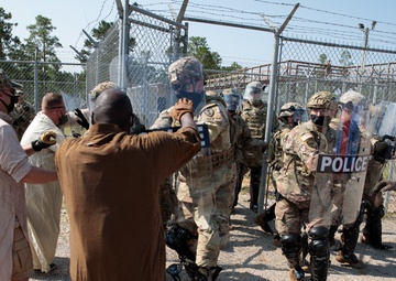 447th MPs Conduct Displaced Civilians Training