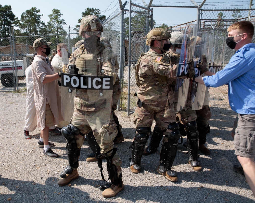 447th MPs Conduct Displaced Civilians Training
