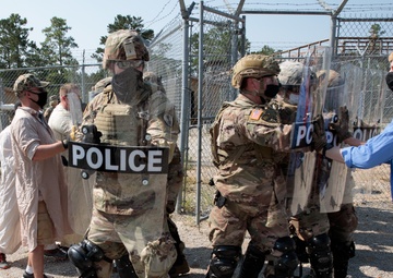 447th MPs Conduct Displaced Civilians Training