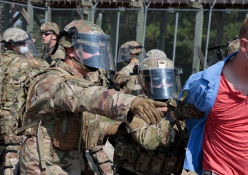 447th MPs Conduct Displaced Civilians Training