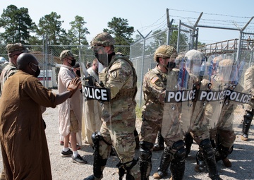 447th MPs Conduct Displaced Civilians Training