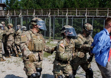 447th MPs Conduct Displaced Civilians Training