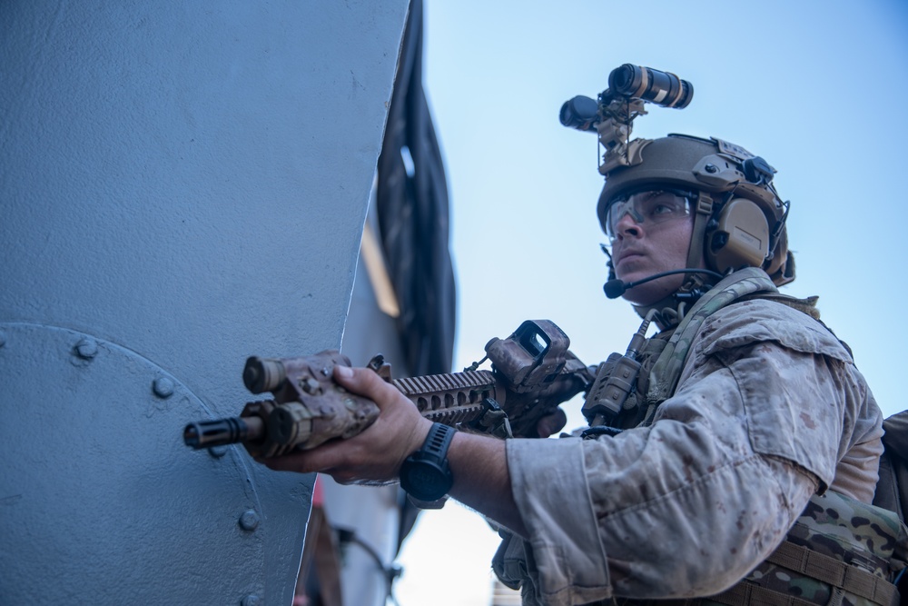 11th MEU ADRD Marines conduct ship clearing drills aboard USS Pearl Harbor
