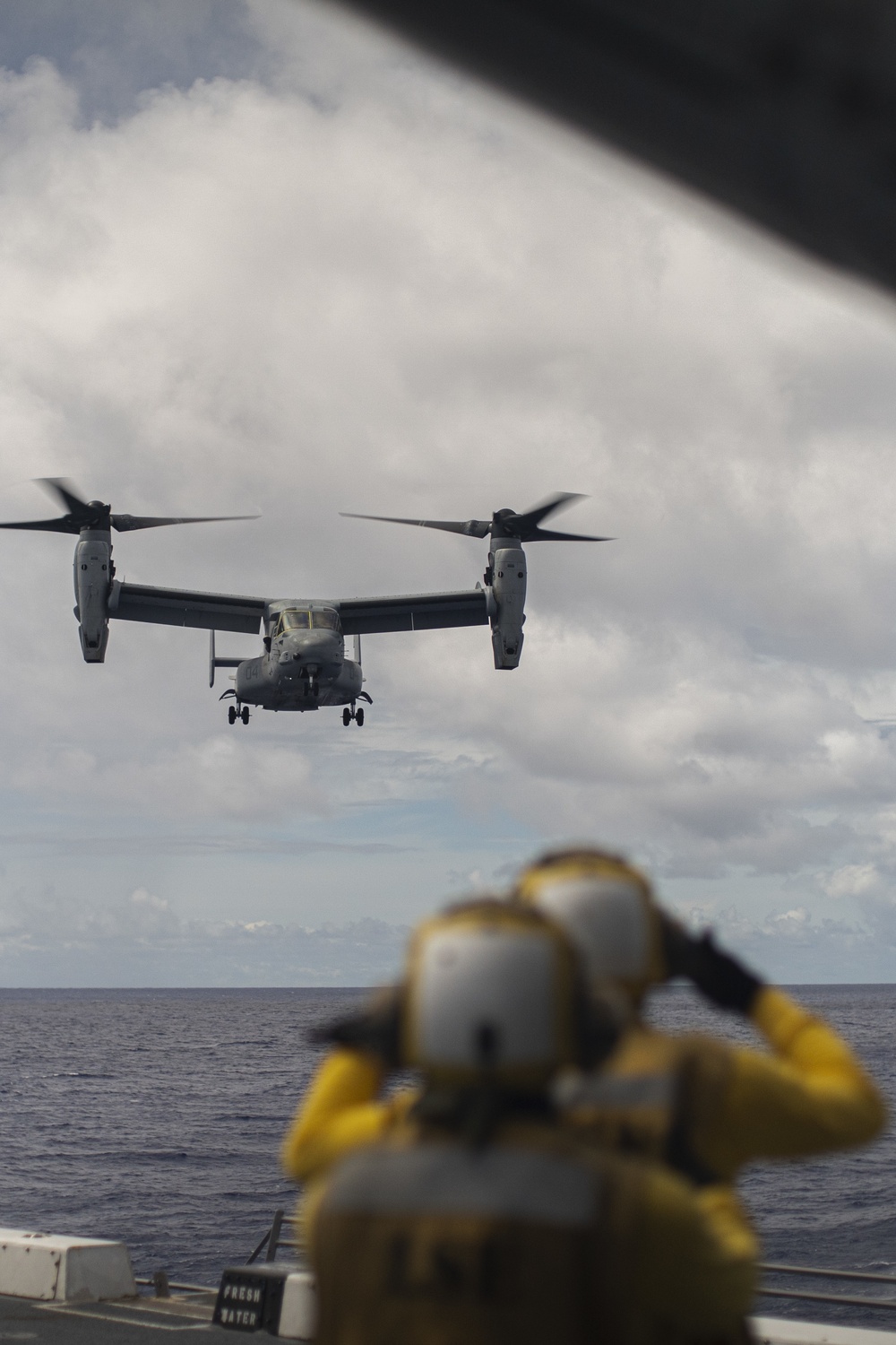 11th MEU CO visits USS Portland (LPD 27) in 7th Fleet