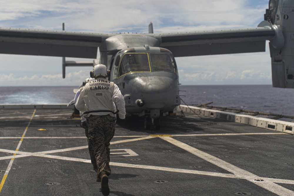 11th MEU CO visits USS Portland (LPD 27) in 7th Fleet