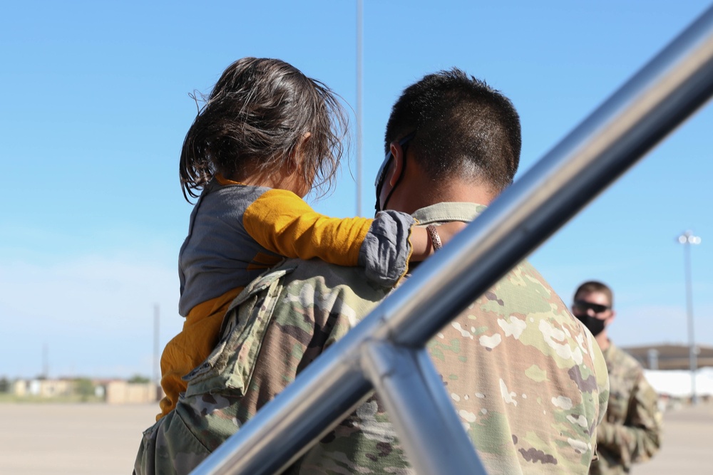 1st Armored Division soldiers assist Afghan evacuees
