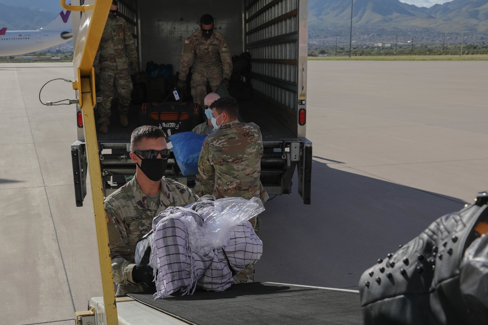 1st Armored Division soldiers assist Afghan evacuees