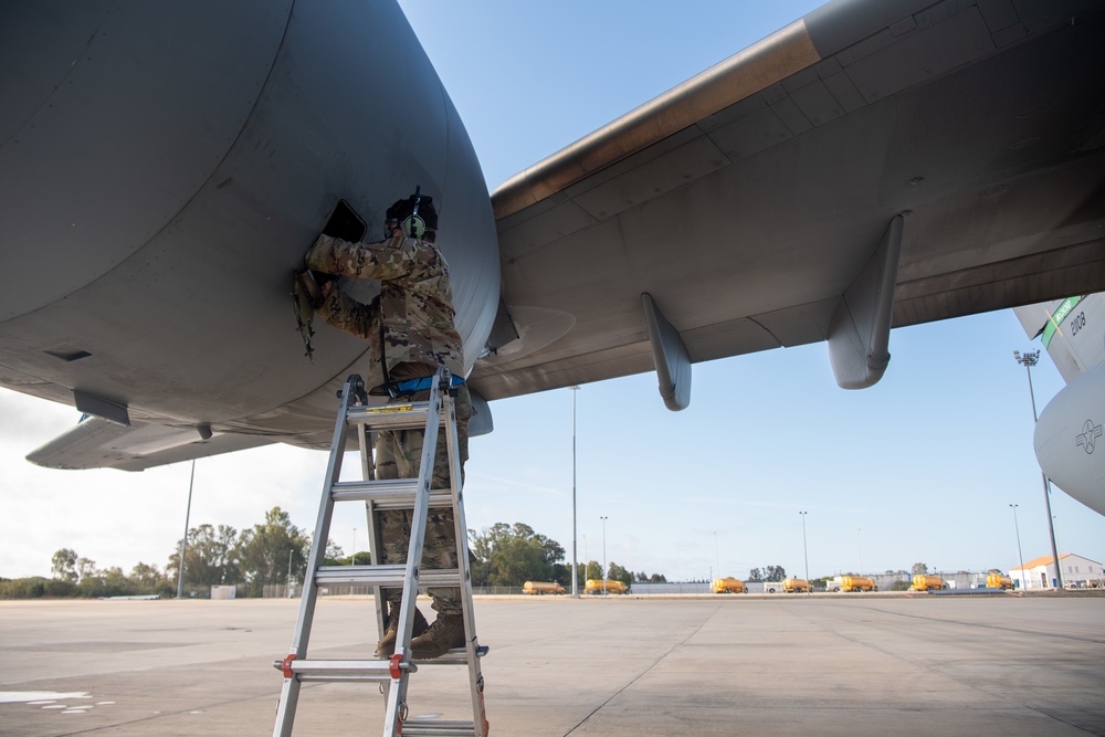 725th AMS Supports Evacuees from Afghanistan at NAVSTA Rota