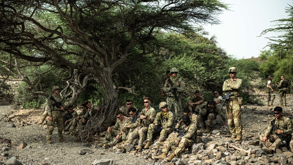 U.S. service members train in hottest country in the world for French Desert Commando Course