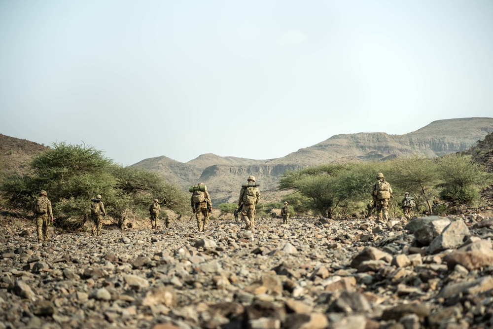 U.S. service members train in hottest country in the world for French Desert Commando Course