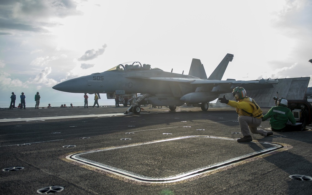 USS Carl Vinson (CVN 70) Conducts Flight Operations in 7th Fleet