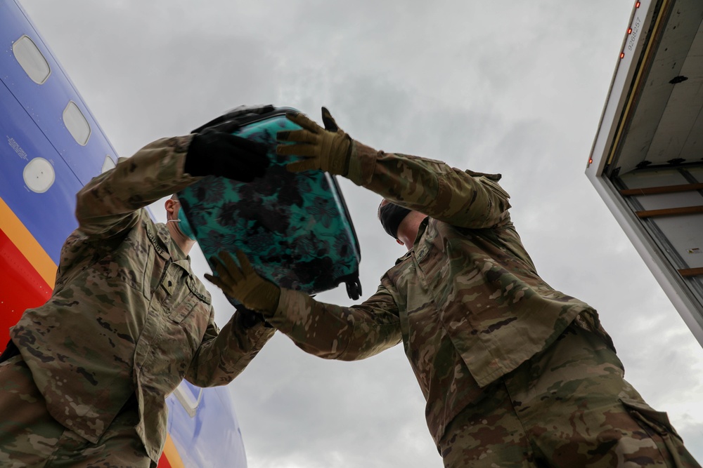 1st Armored Division soldiers assist Afghan evacuees