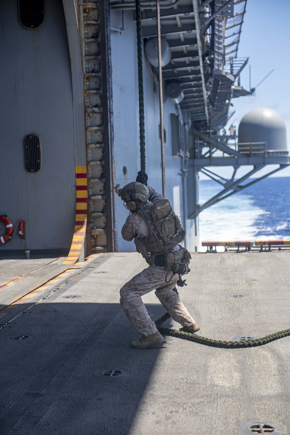 ADRD conducts fast-rope training aboard USS Essex (LHD 2)