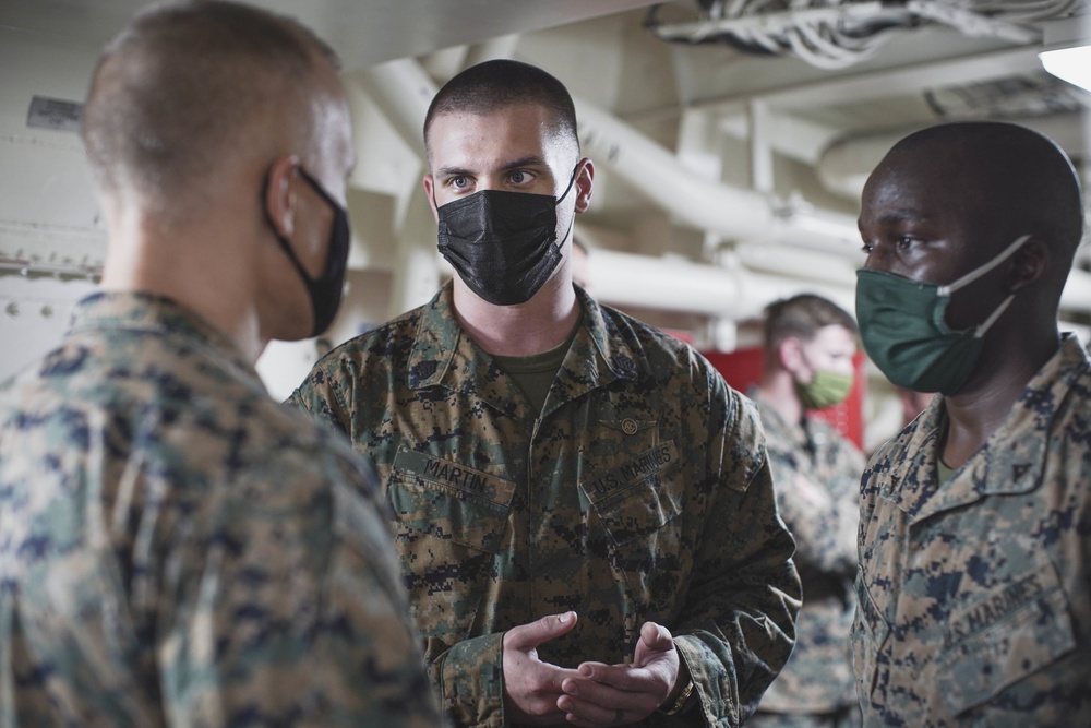 11th MEU Commanding Officer awards Marines for achievement