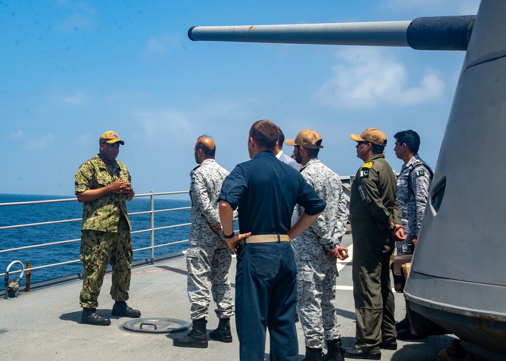 Pakistan, German, U.S. Naval Forces Conduct Passing Exercise in Arabian Sea