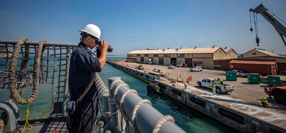 USS Billings Sailor Uses Range Finder During Sea and Anchor Detail