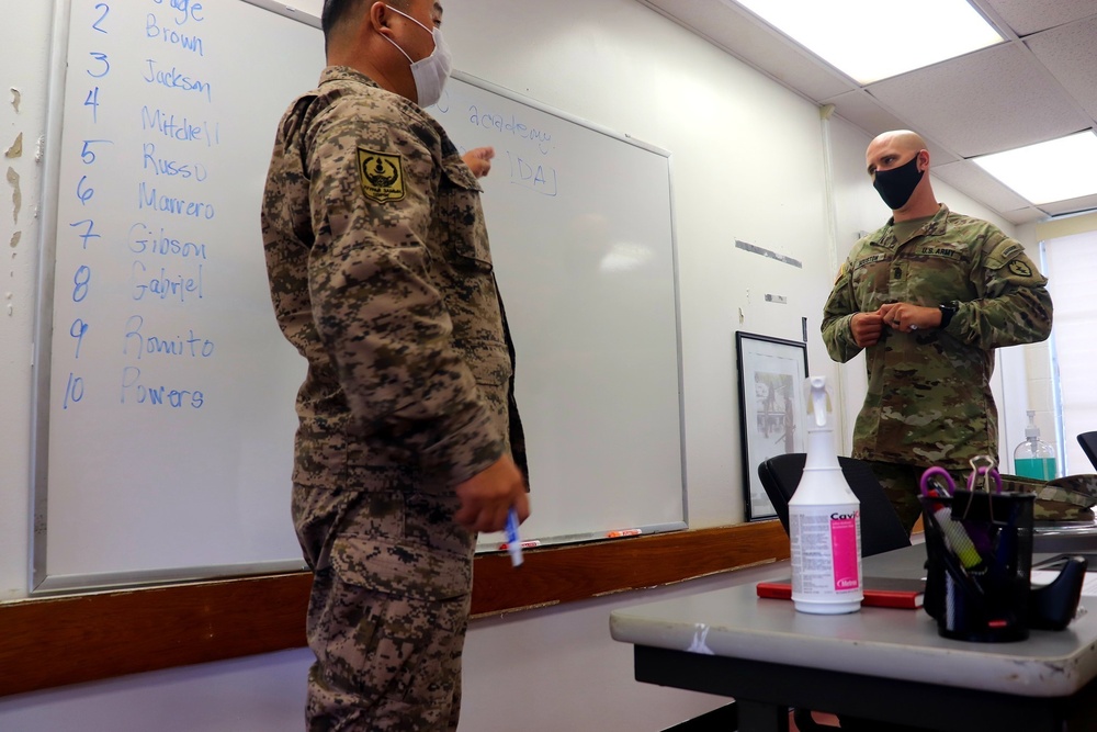 The Mongolian Land Force's Senior Enlisted Leader visits the NCO Academy Hawaii