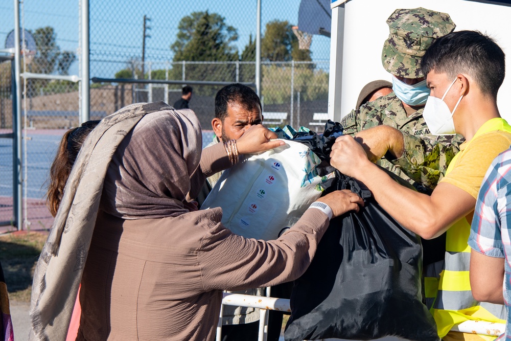 NAVSTA Rota Volunteers Get Food and Donations to Evacuees from Afghanistan