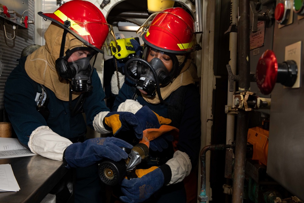 USS Sioux City Conducts a Mass Conflagration Drill