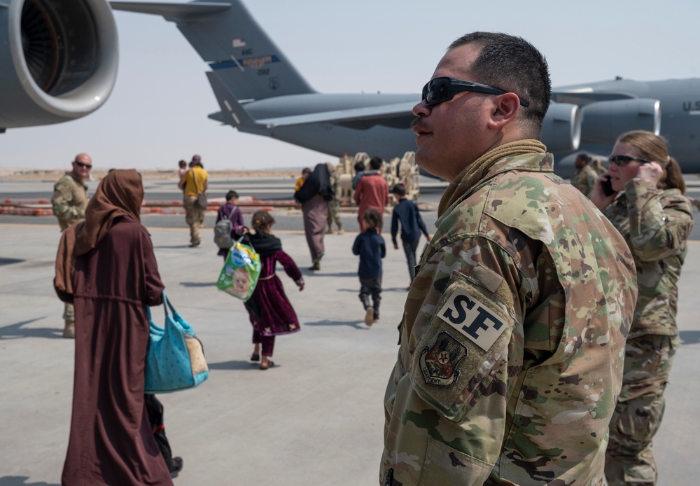 Evacuees arrive at Ali Al Salem Air Base