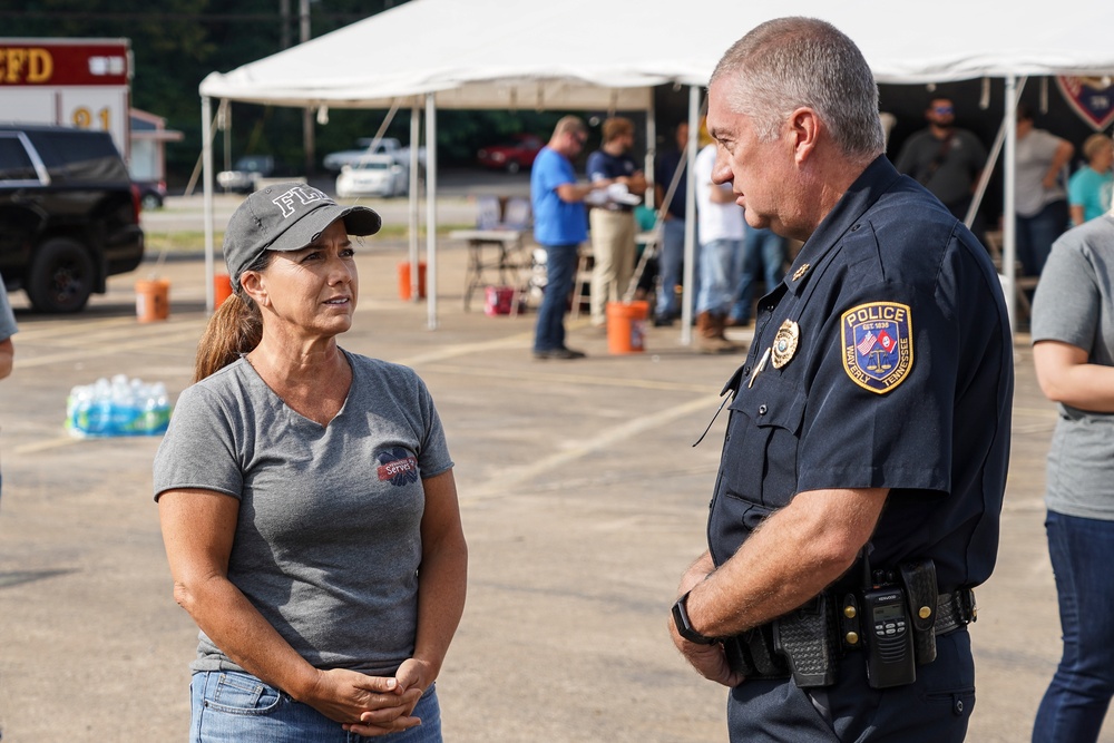 Tennessee First Lady Speaks With Waverly Police During Visit