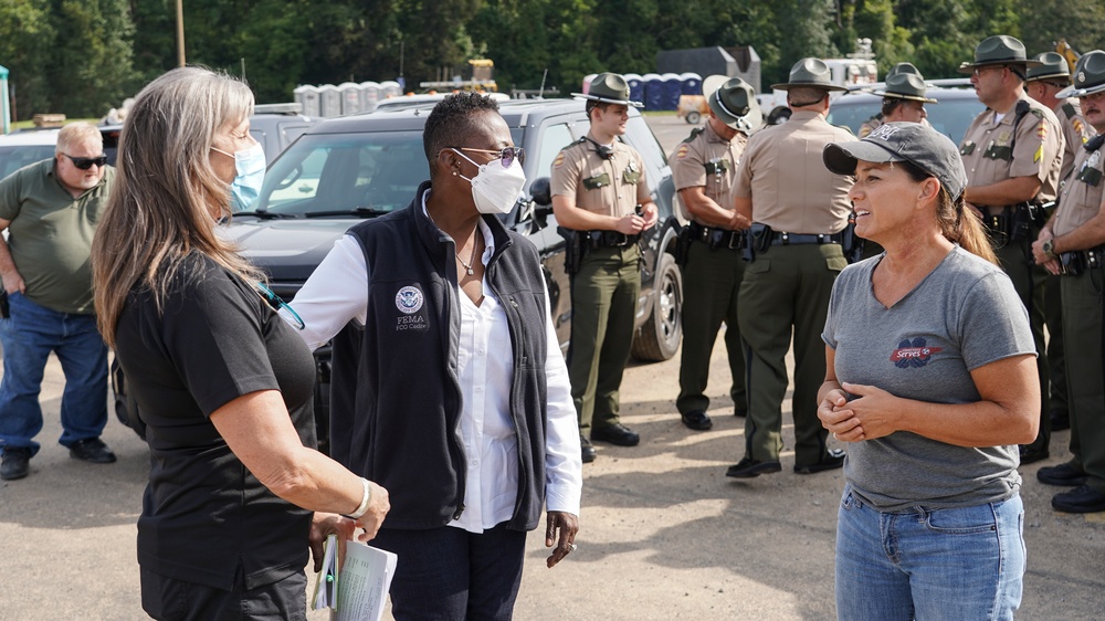 FEMA Representatives Meet Tennessee First Lady