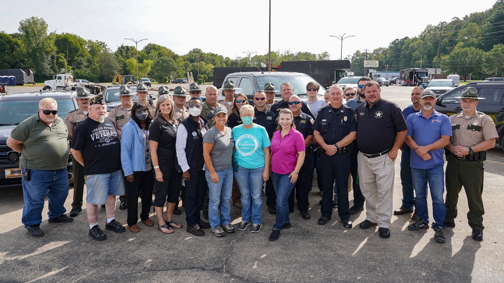 Tennessee First Lady With FEMA, Volunteers and First Responders