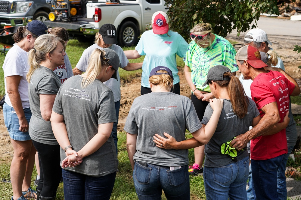 First Lady of Tennessee Prays With Staff at Damaged Home